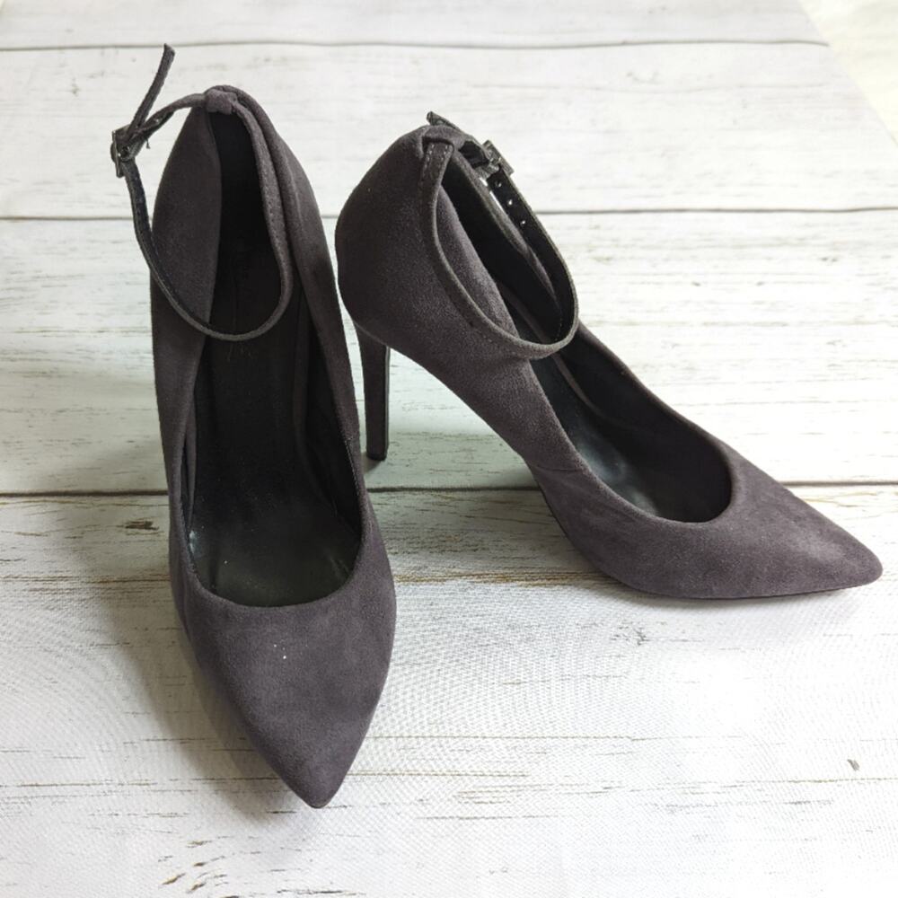 Anne Michelle Gray Suede Point Toe Ankle Strap Heels sz 7